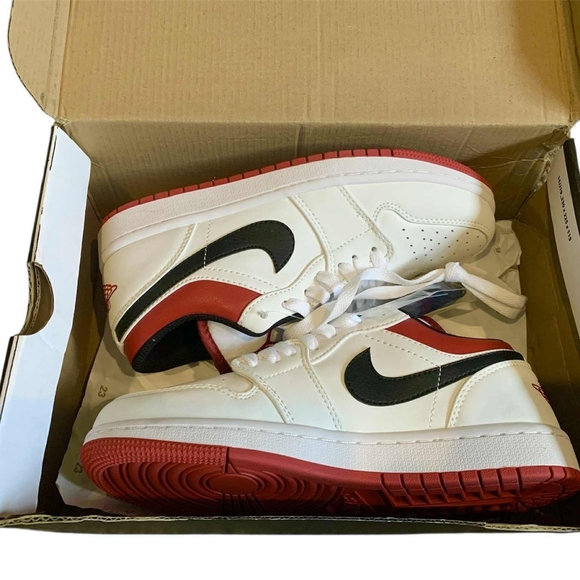 ​Nike Air Jordan 1 Low White Black Red 553558 118‎ Size 7
